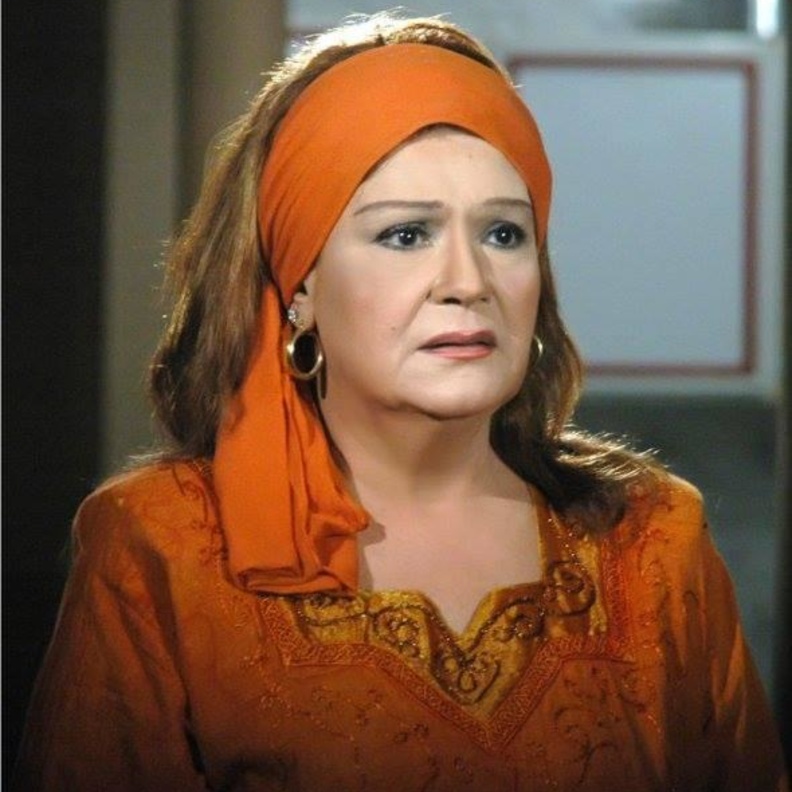 ميمي جمال تحتفل بعقد قران حفيدتها