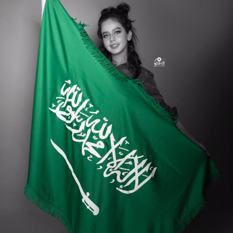 وعد محمد تقدم أول أغنية وطنية باللغة الانجليزية