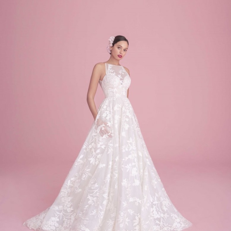  تصاميم فساتين اعراس بالجيوب من مجموعة Pronovias لخريف هذا الموسم