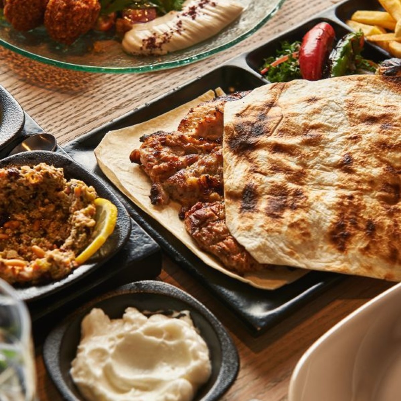 تشكيلة فريدة من الأطباق اللبنانية الحديثة المستوحاة من المطابخ العالمية