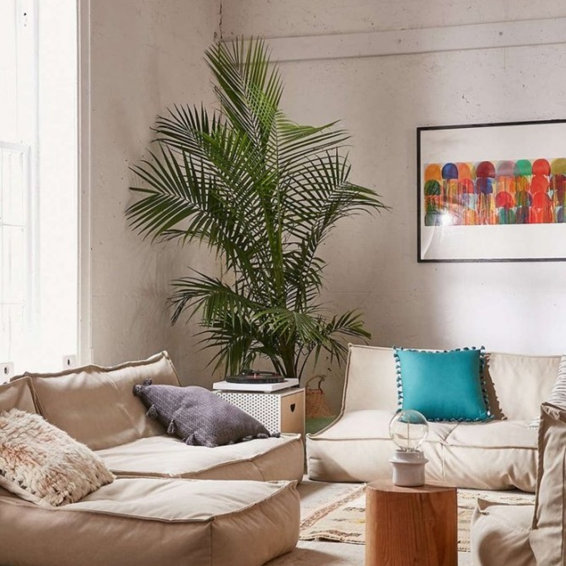 ديكور غرفة معيشة مودرن تعتمد الجلسات العربية بتصاميم كنب عصرية