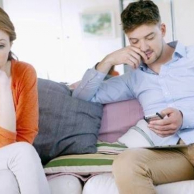 نصائح لتخفيف الأثر السلبي لمواقع التواصل الإجتماعي على الحياة الزوجية 