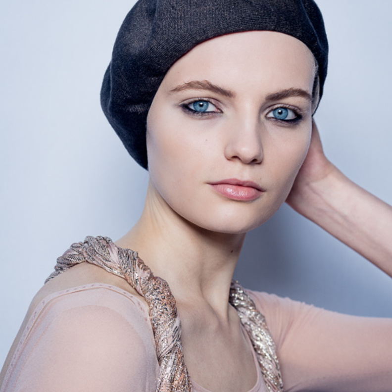 اطلالة من توقيع بيتر فيليبس خلال عرض مجموعة Dior لربيع وصيف 2019