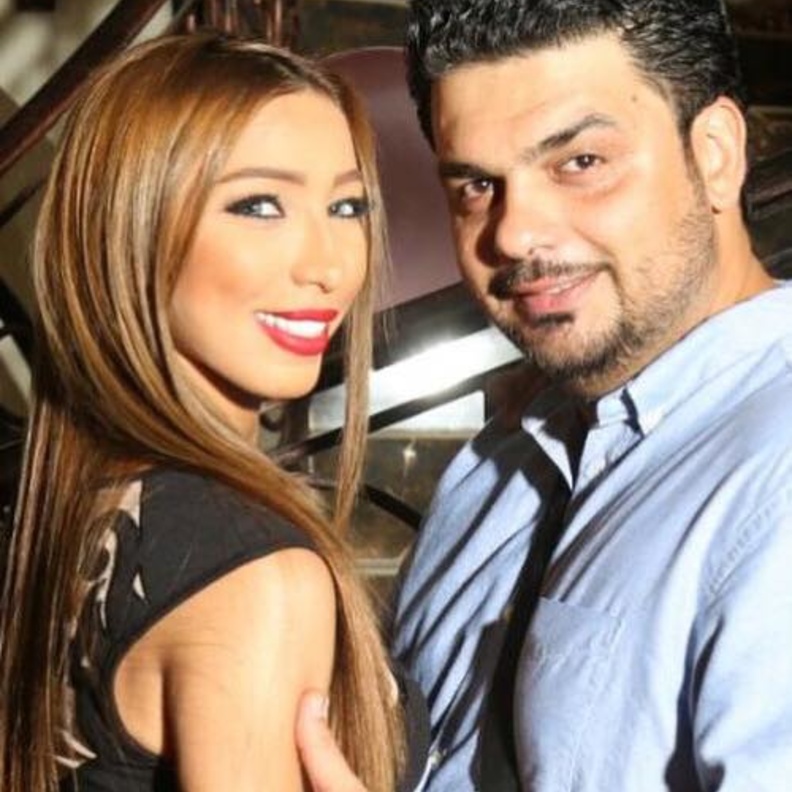 زوج دنيا بطمة خلال تلقيه العلاج من السرطان