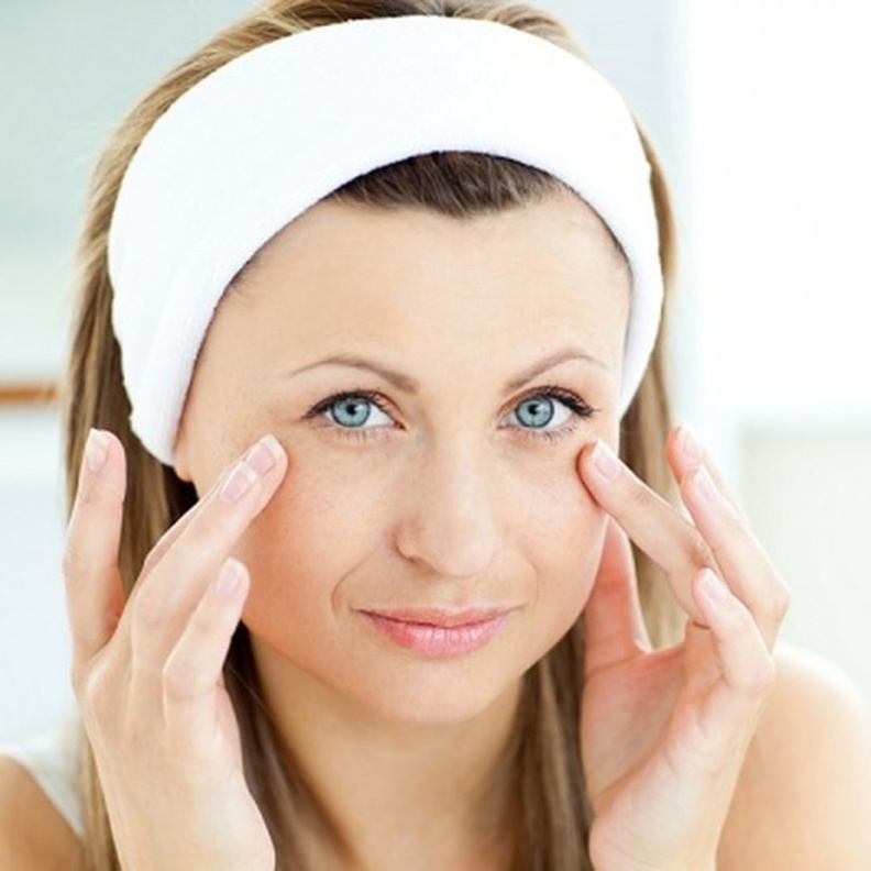 عدم العناية بنظافة العيون يضر بصحتها