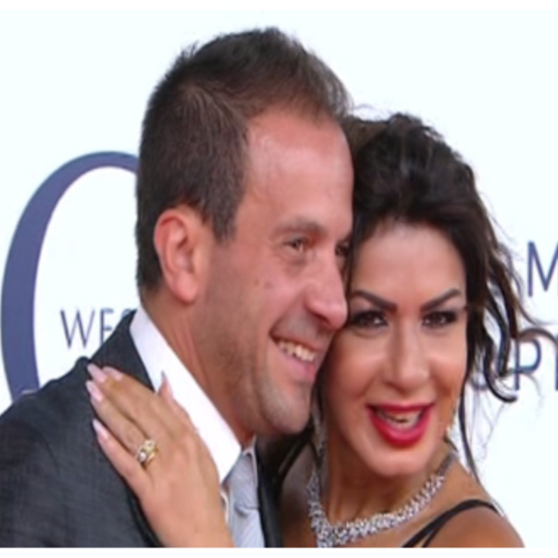 نجلاء بدر وزوجها في ختام مهرجان الجونة