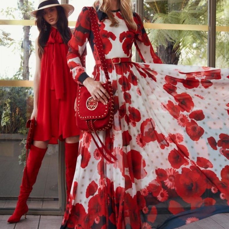 فساتين مزينة بالورود