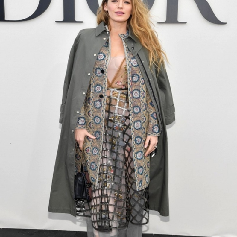  موضة البدلة الرسمية الصفراء من اختيار Kendall Jenner بكثير من الأنوثة