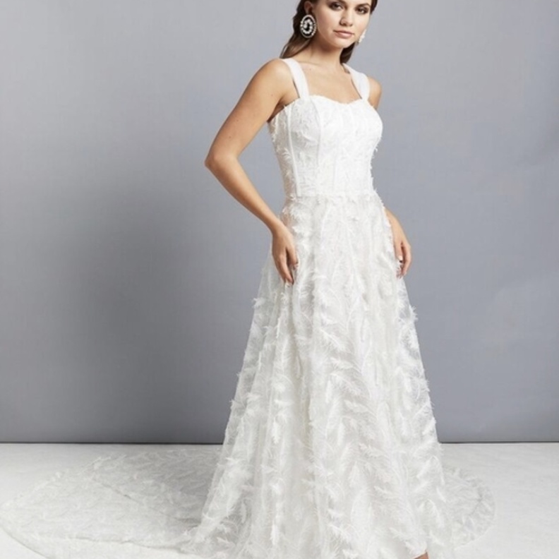 فستان مطرز بالكامل من مجموعة Aline Anwar Couture FW18