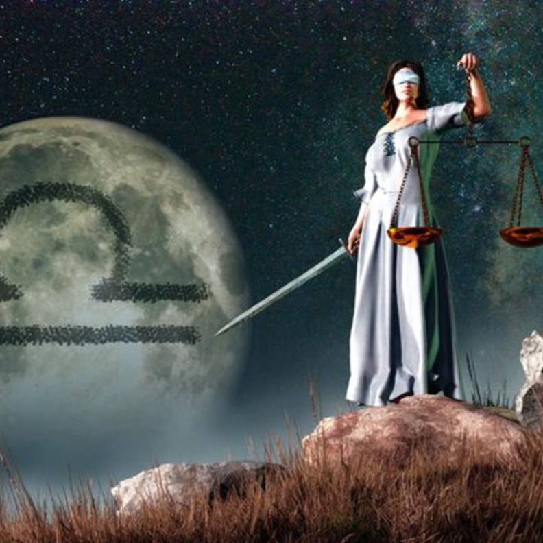 يتعرّض مولود الميزان لِمُعاكسات فلكيّة آتية من وجود ساتورن وبلوتون طوال السنة