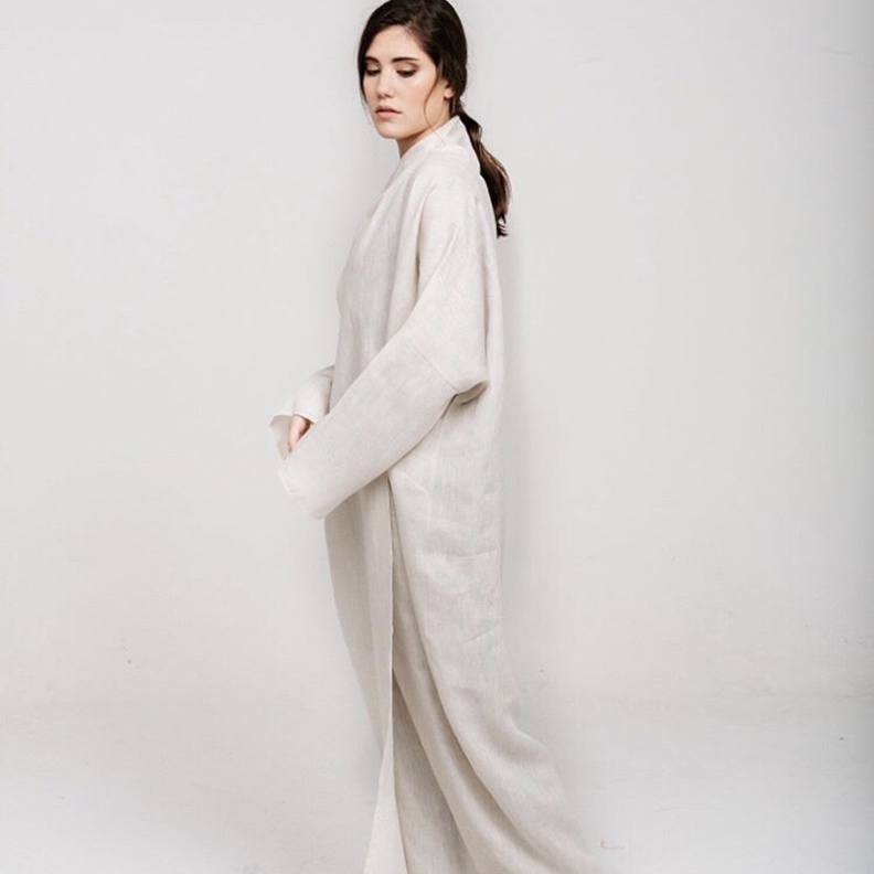 عباية متوفرة لدى بوتيك Voguish