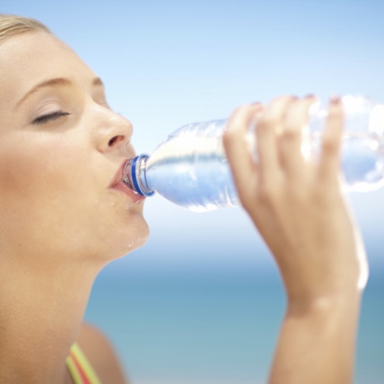  الجفاف من الاعراض التي تسبب زيادة الكرياتين في الدم