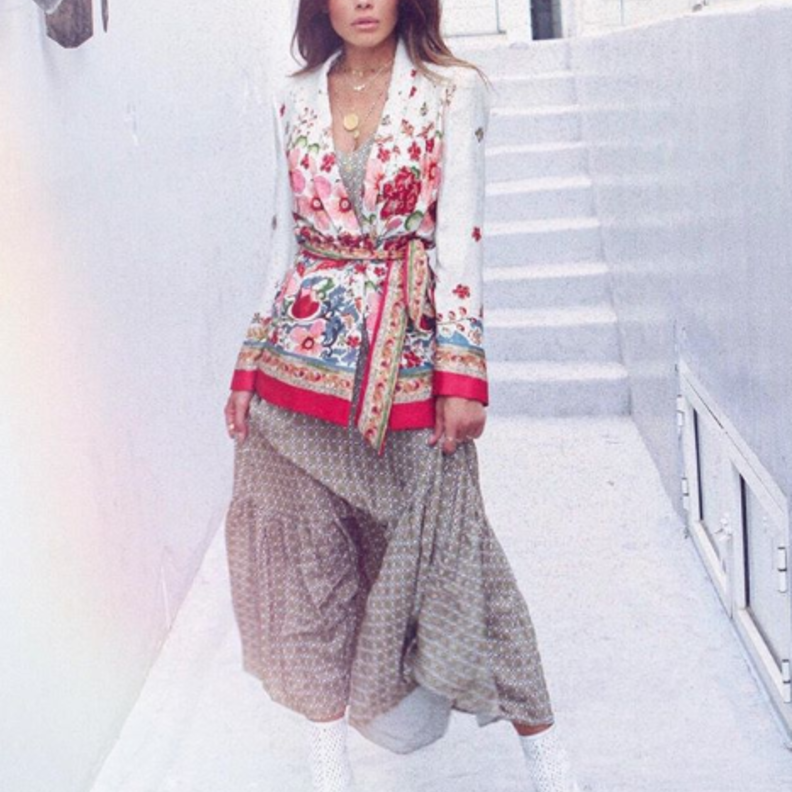 تنسيق أنيق اعتمدته العنود بدر لتصوير أحد حلقات برنامج تراندينغ ناو