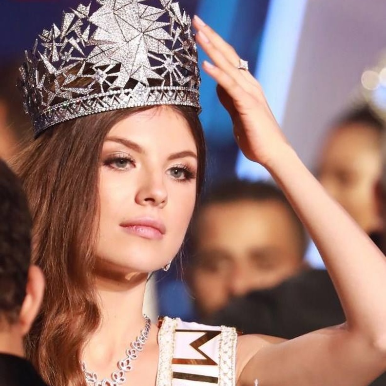 مايا رعيدي بأول اطلالة لها بعد تتويجها ملكة جمال لبنان