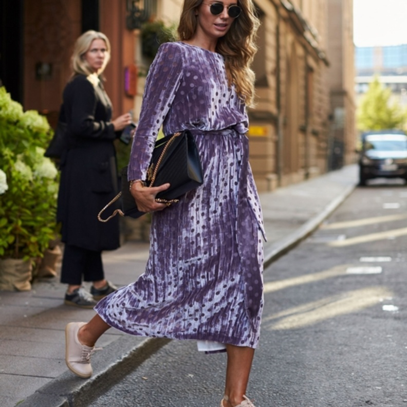 فساتين مخمل بألوان خريفية 