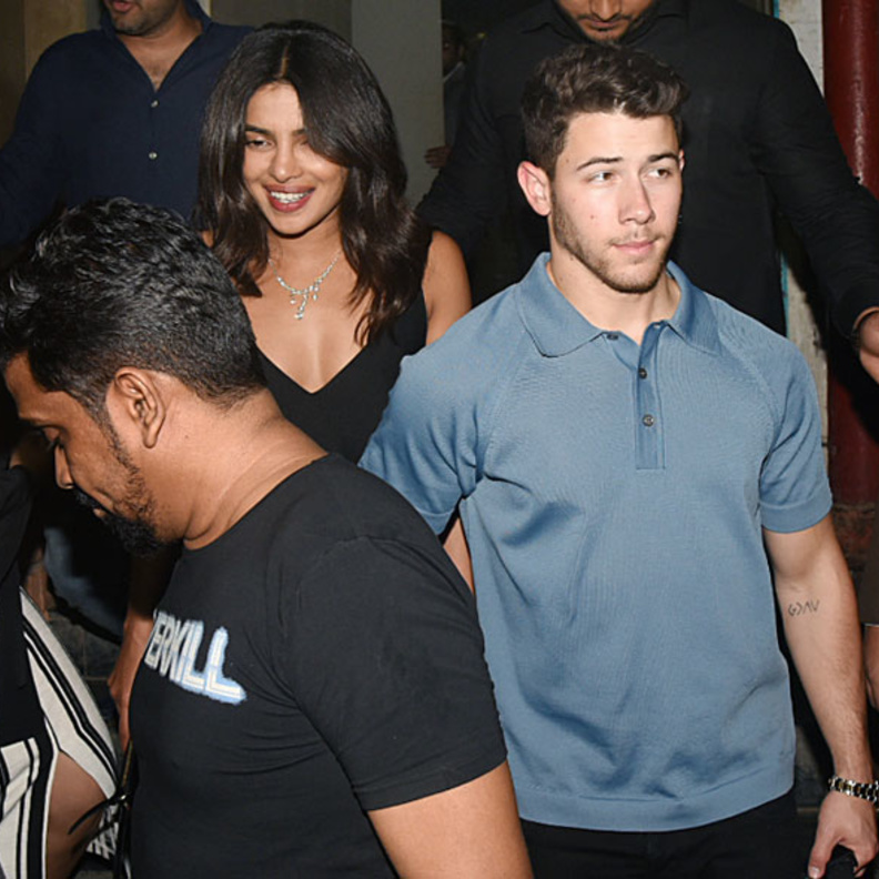 وسائل الإعلام التقطت صور لبريانكا تشوبرا ونيك عبر خروجهم من المطعم