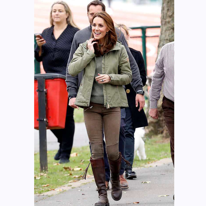 كيت والأمير وليام زارا الهند في العام 2016 حيث إرتدت أيضا جزمة Penelope Chilvers