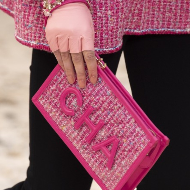 عقد من Oscar de la Renta