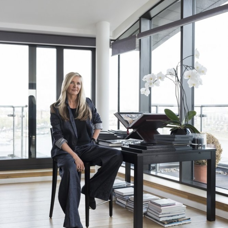 مصممة الأزياء Amanda Wakeley