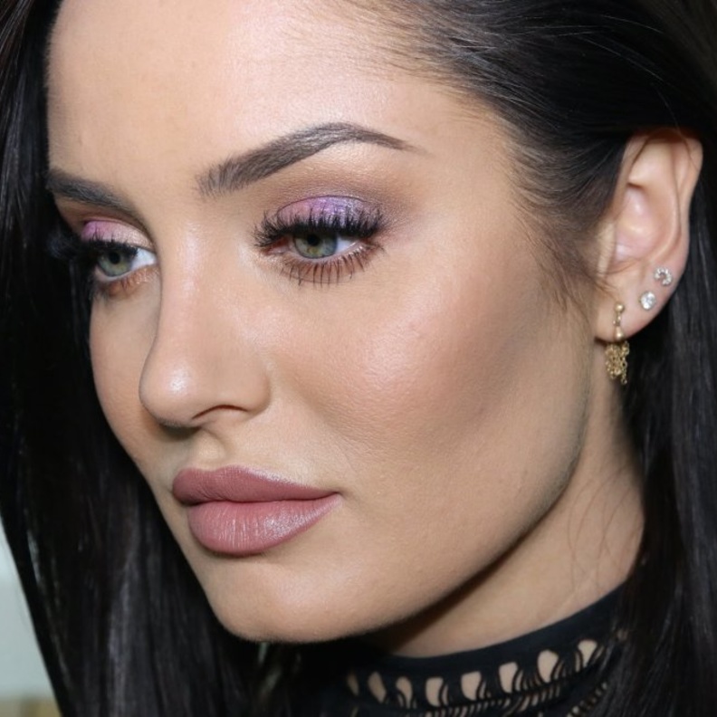  يمكنك إضافة درجات البنفسجي والأزرق