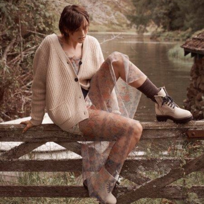 موقع THEOUTNET.COM يُطلق متجراً خاصاً بملابس الصوف