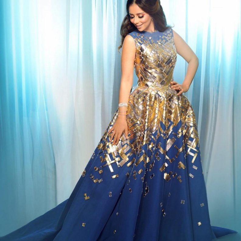 فستان سهرة باللون الأبيض من اختيار بلقيس