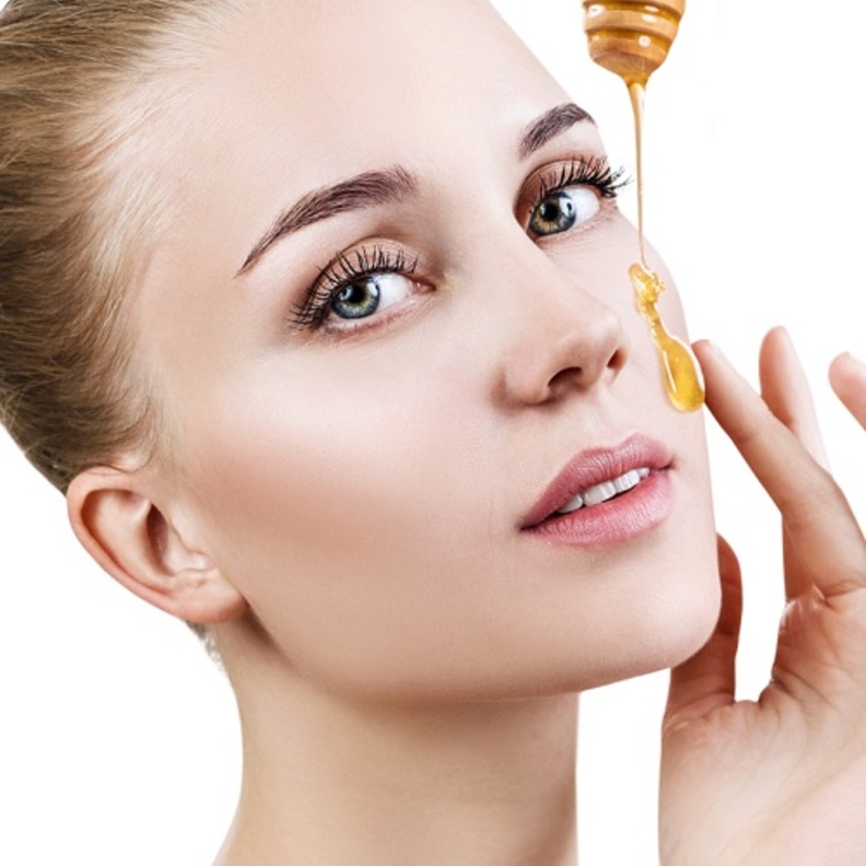 العسل يفيد جميع انواع البشرة
