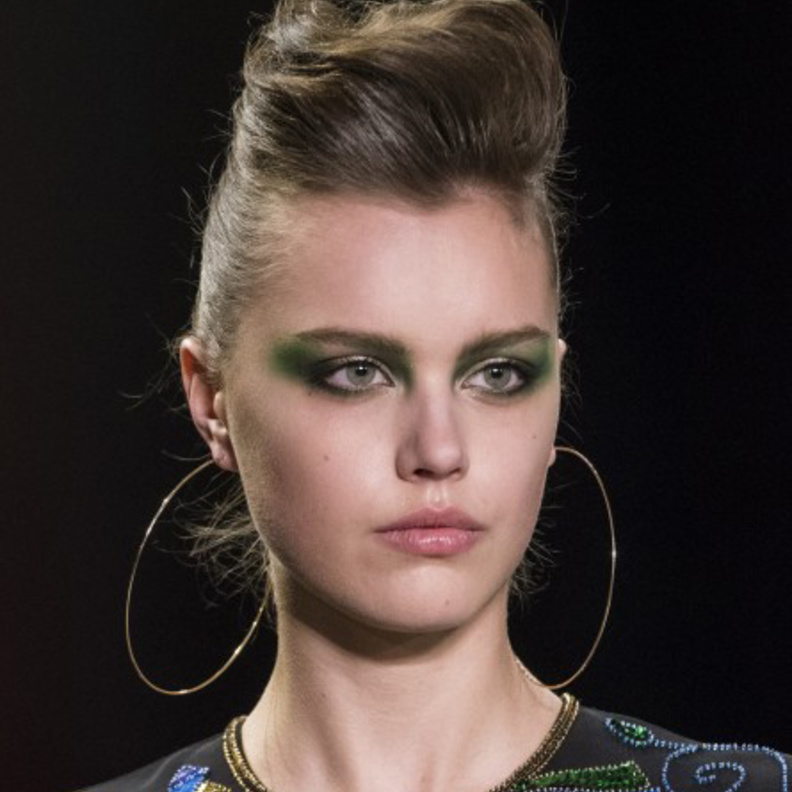 ظلال خضراء مع بريق العينين من Emporio Armani