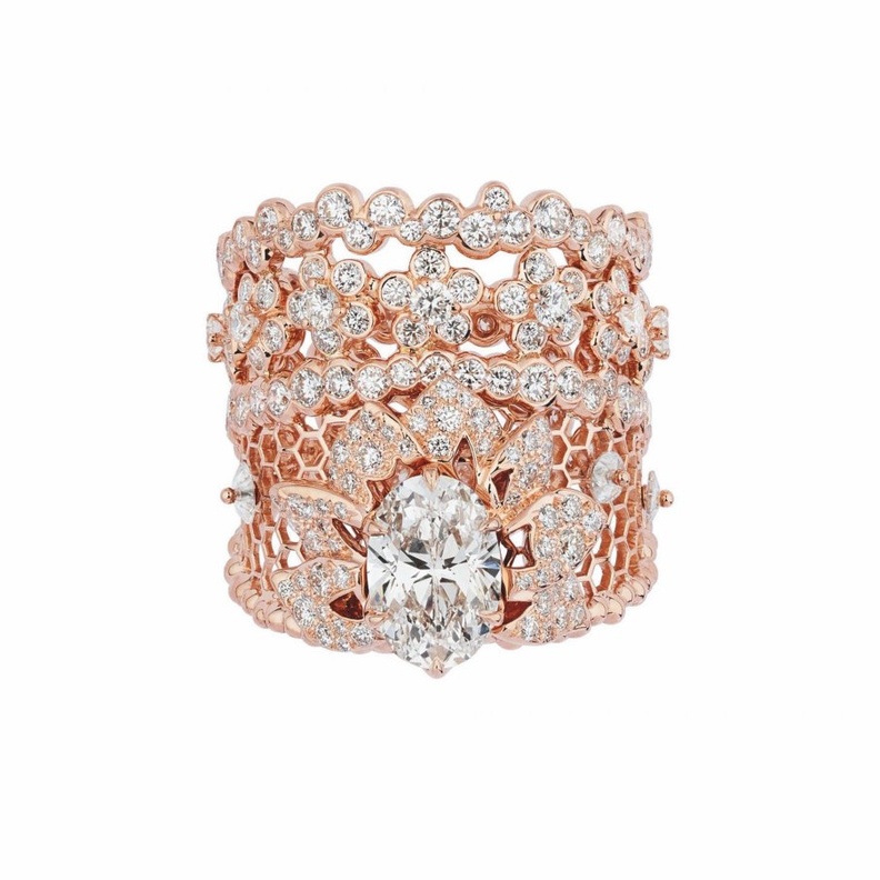 عقد بولغاري من الذهب الوردي وعرق اللؤلؤ