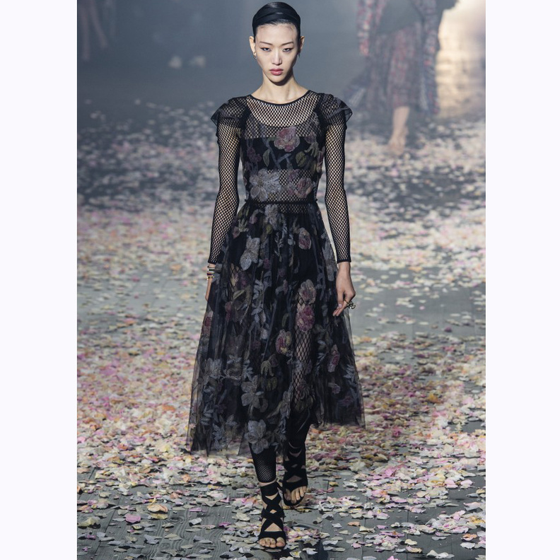 فساتين شيفون مشجر وفاخر مع القصات الشبابية من Giambattista Valli