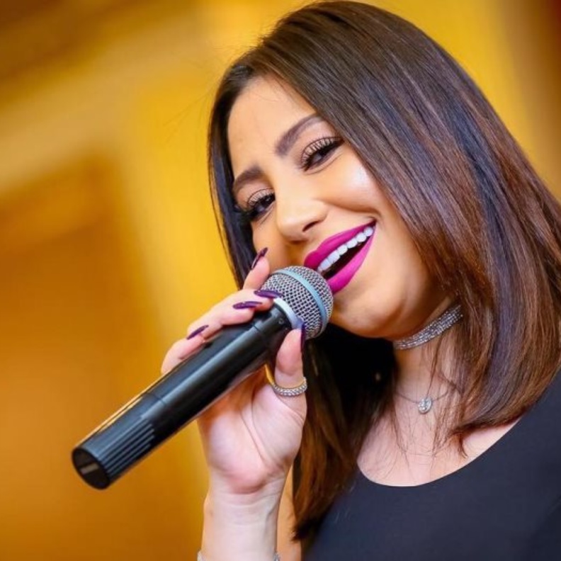 المطربة بوسي