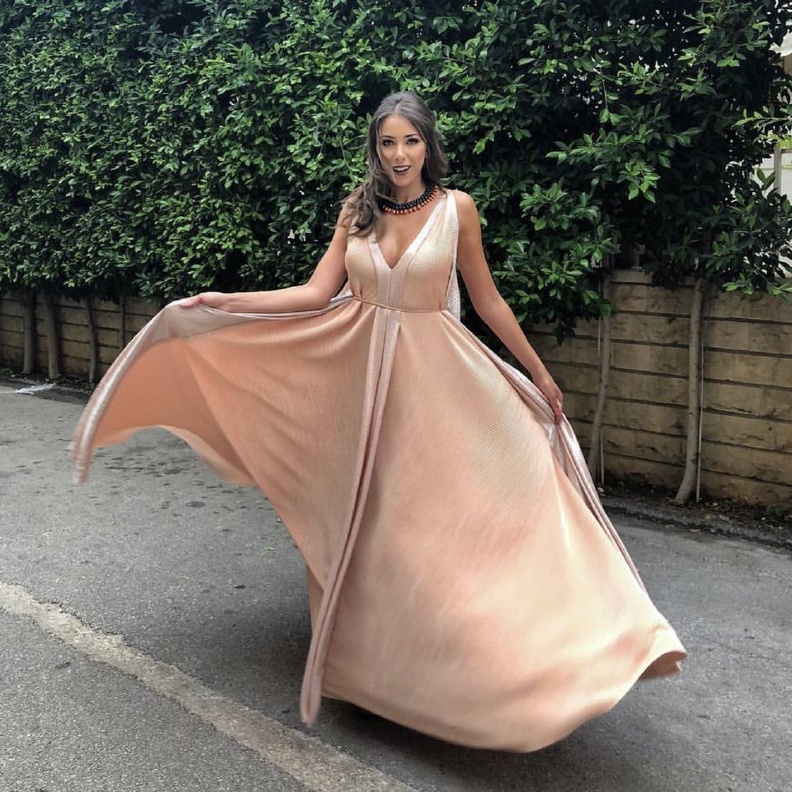 دانيلا رحمة بفستان طويل من زهير مراد