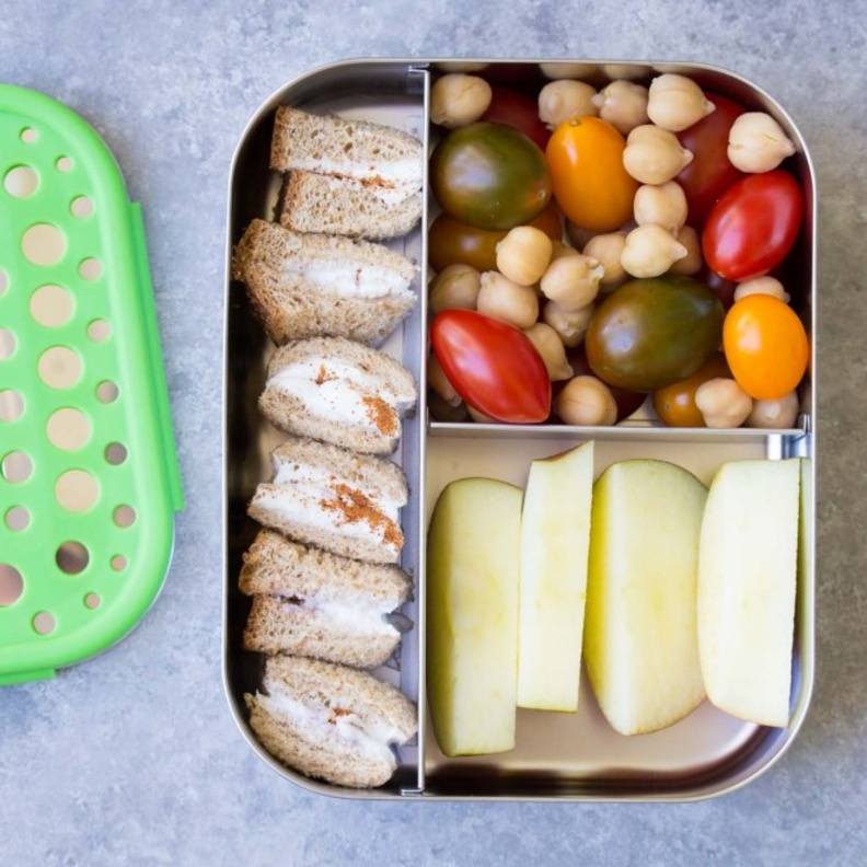 من المهم التنويع في الأطعمة للطفل