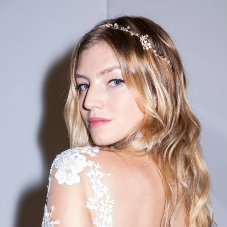 تاج رائع للعروس من سارة نوري