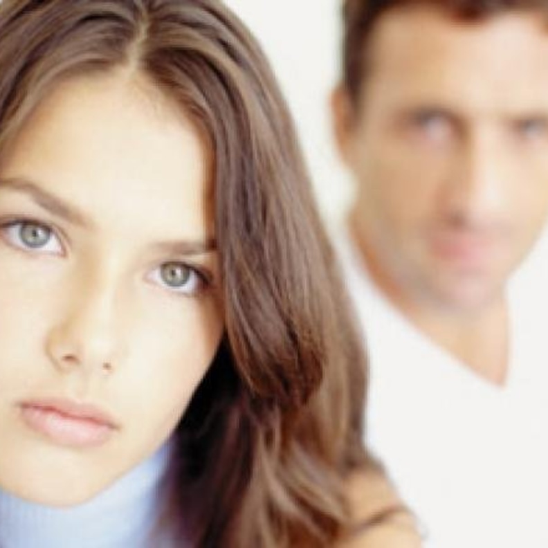 هل يمكن أن تخبر المرأة صديقتها بخيانة حبيبها