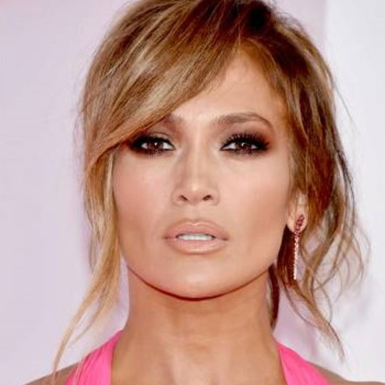 مكياج عيون برونزي من Erika Jayne