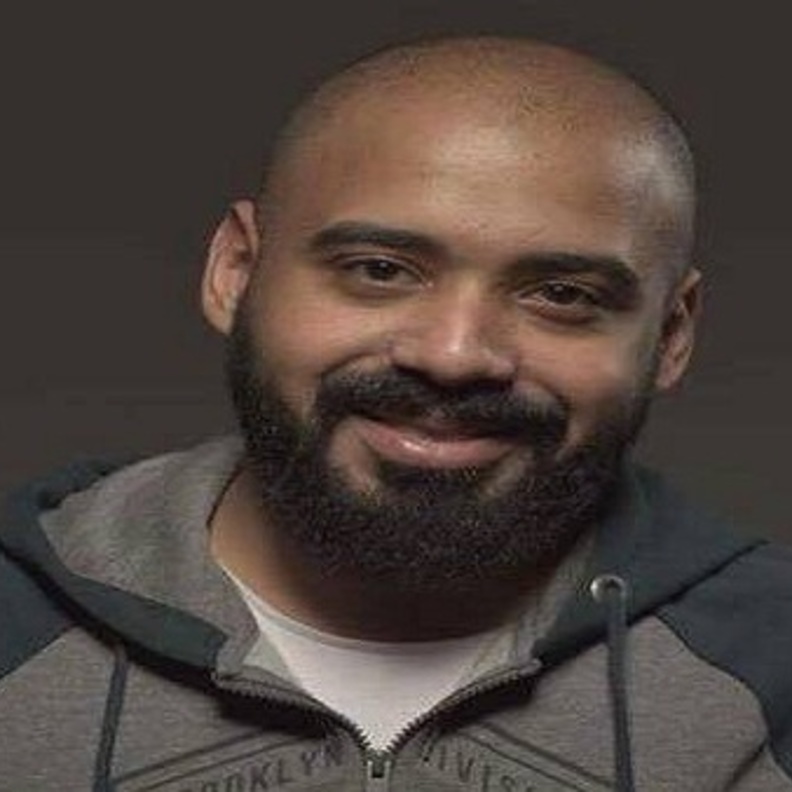 هاني سرحان مؤلف الأب الروحي 