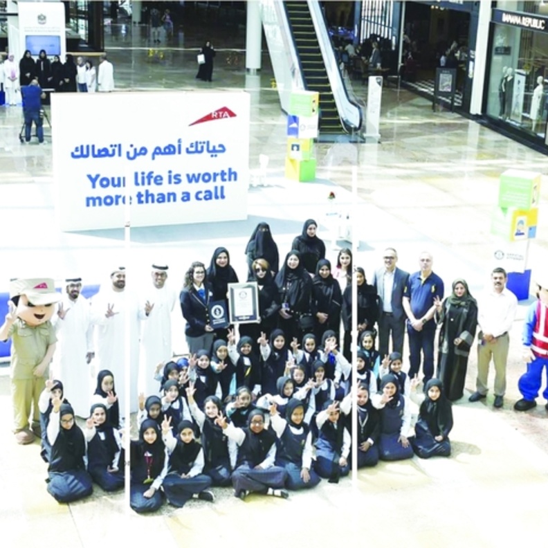 طرق دبي تدخل موسوعة "غينيس" بأكبر رسالة توعية في العالم