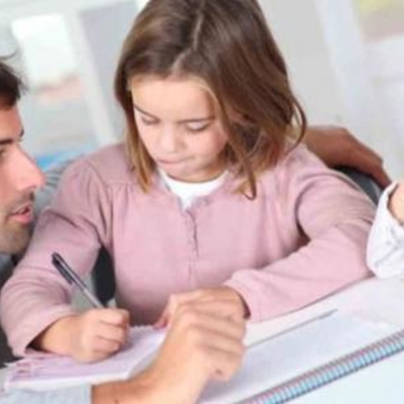 واجبات الأب في مساعده الطفل أثناء الدراسة