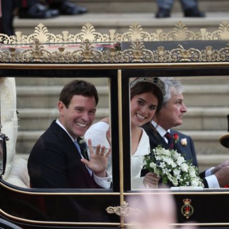 فساتين متشابهة للعروستين