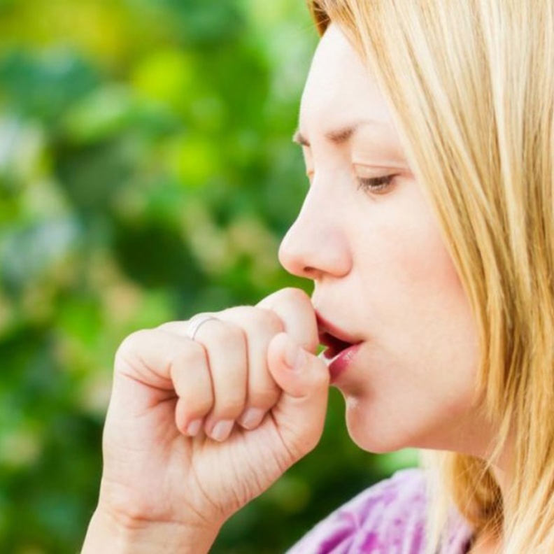 السعال التحسسي يحدث نتيجة إنتشار حبوب اللقاح في الهواء