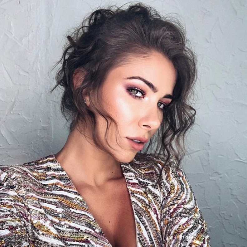 تتسم اطلالات جمال دانييلا رحمة بالرقي