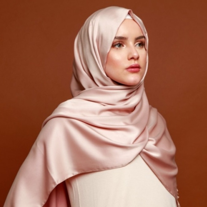  الطريقة الثانية للفة الحجاب الحريري