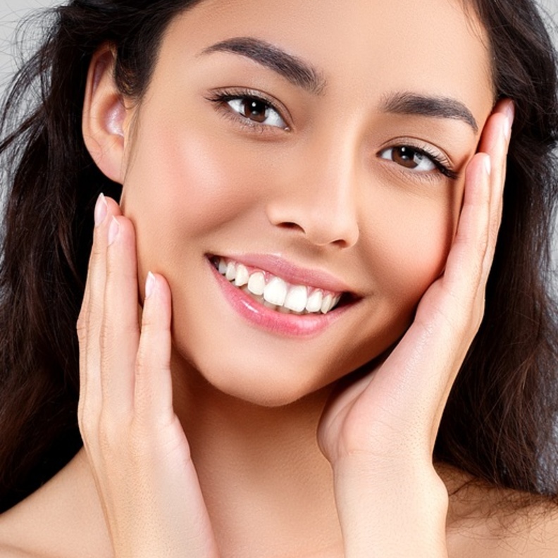 حافظي على جمال بشرتك السمراء ببعض الخطوات