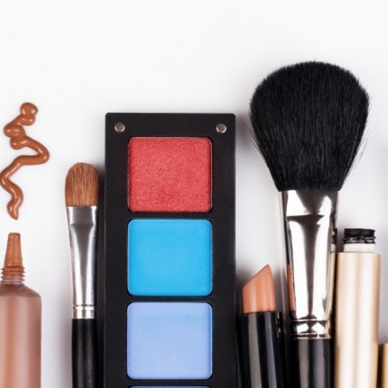  أضرار مستحضرات التجميل على الصحة الإنجابية للعروس بعد الزواج