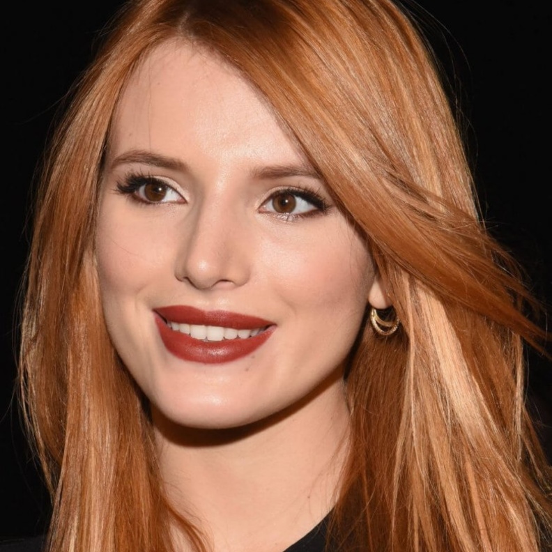  فنانات عالميات بالشعر النحاسي