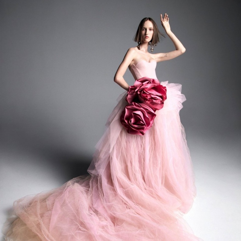  فساتين زفاف باللون الوردي