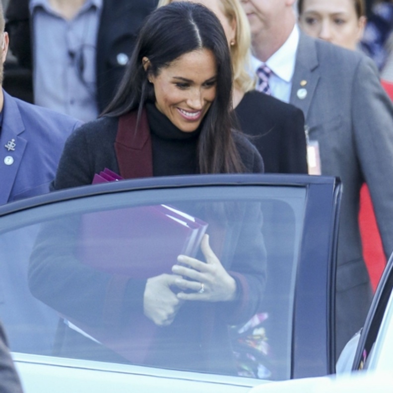  ماركل إختارت إطلالة كاجوال وناعمة طغى عليها اللون الأسود