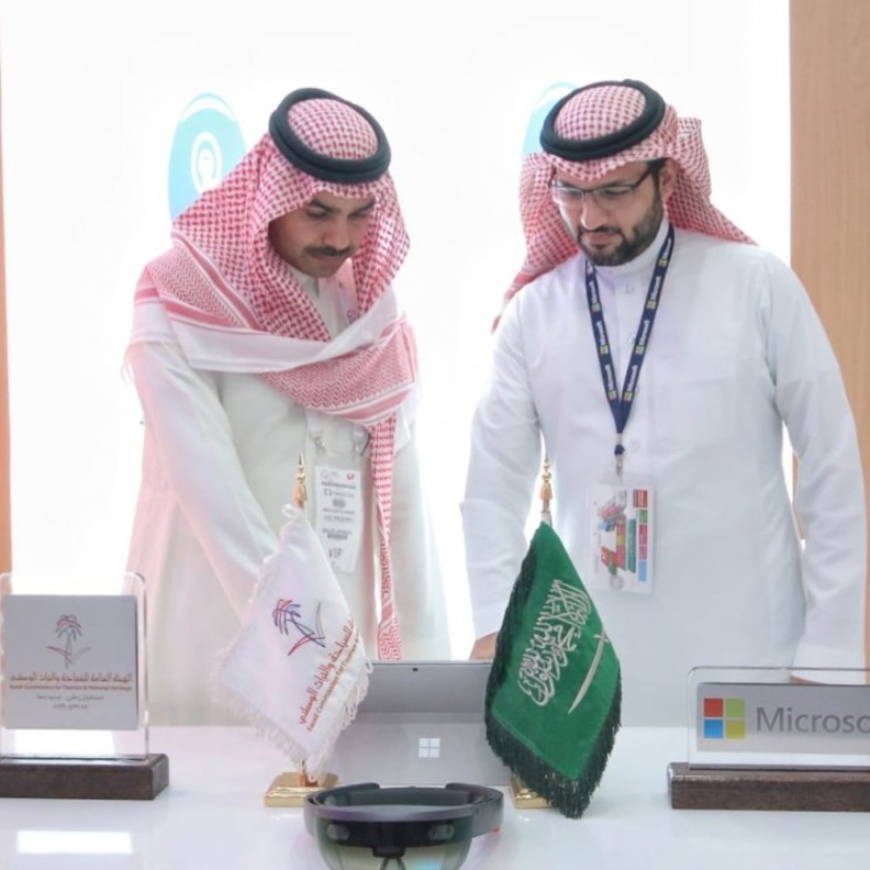 السياحة السعودية تطلق أول تطبيق في العالم يدمج ثلاث تقنيات متطورة