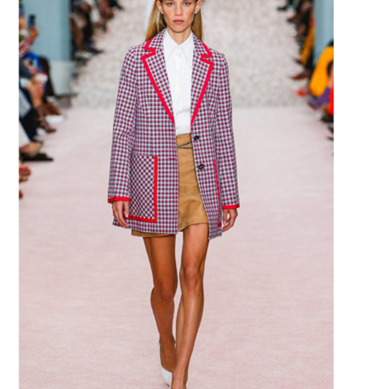  Temperley London اطلالة مستوحاة من السبعينات من.